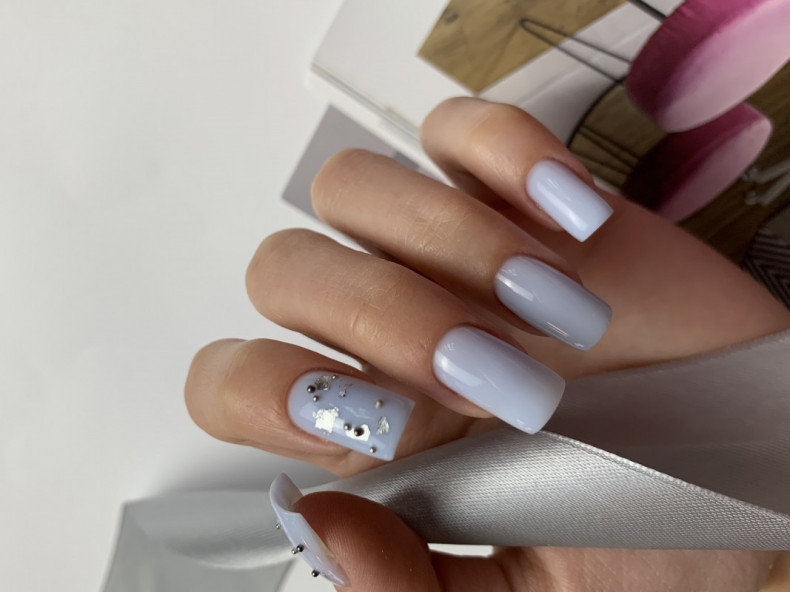 Srebrne kwadratowe pastelowe, photo - Manicurzysta Barb Manicure