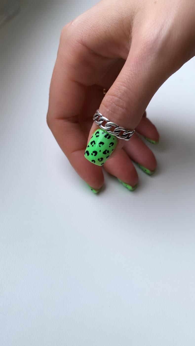 Square light green manicure leopard, photo - Manicurist Barb Manicure