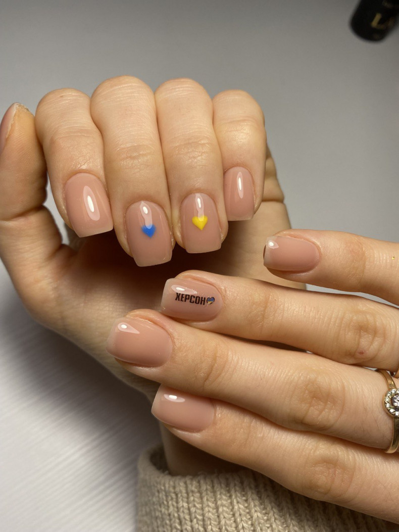 Square patriotic manicure heart, photo - Manicurist Barb Manicure