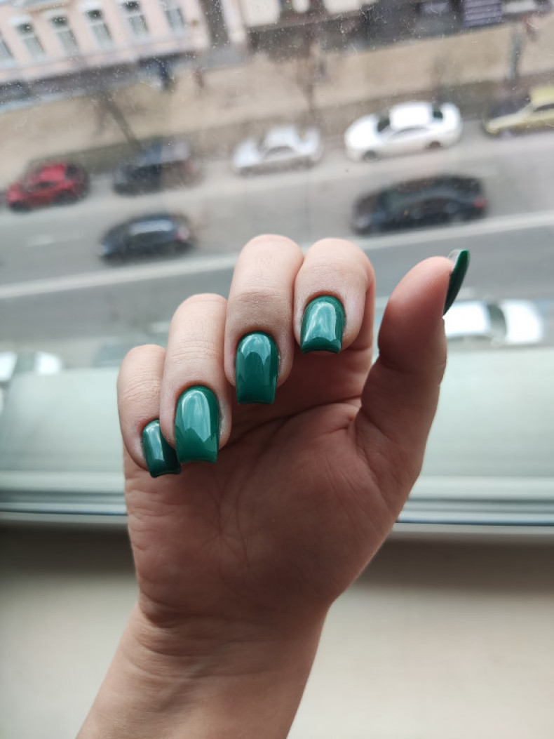 Square green emerald, photo - Manicurist Barb Manicure