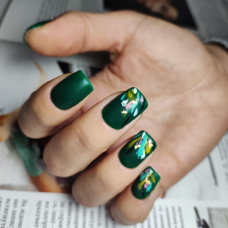 Square green dark, photo - Manicurist Barb Manicure