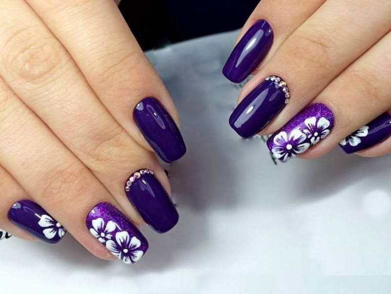 Purple rhinestone flower, photo - Manicurist Barb Manicure