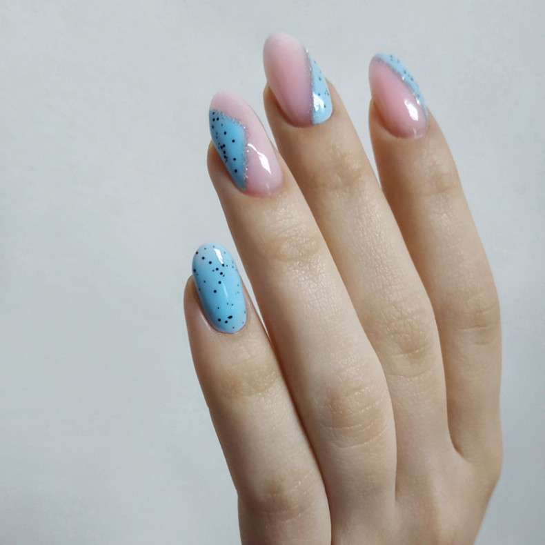 Light blue geometric dotted, photo - Manicurist Barb Manicure