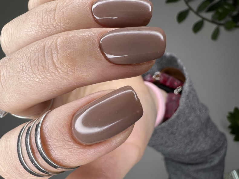 Однотонный (монохромный) маникюр coffee brown, photo - Manicurist Barb Manicure