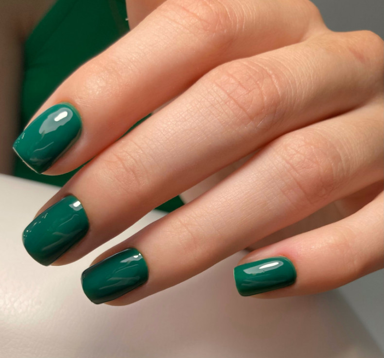 Однотонный (монохромный) маникюр emerald, photo - Manicurist Barb Manicure