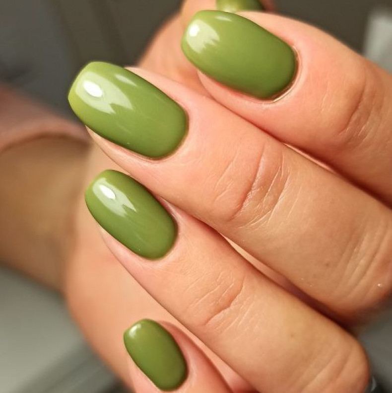 Однотонный (монохромный) маникюр green olive, photo - Manicurist Barb Manicure