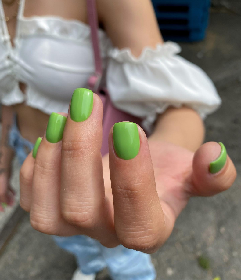 Однотонный (монохромный) маникюр green light manicure, photo - Manicurist Barb Manicure