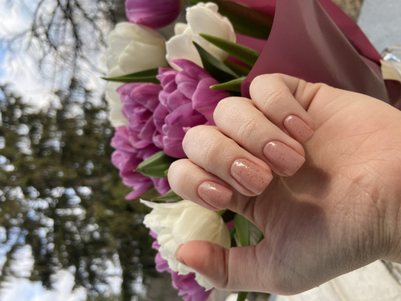 Однотонный (монохромный) маникюр coffee latte, photo - Manicurist Barb Manicure