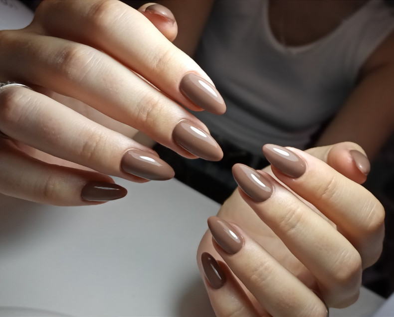 Однотонный (монохромный) маникюр coffee brown, photo - Manicurist Barb Manicure