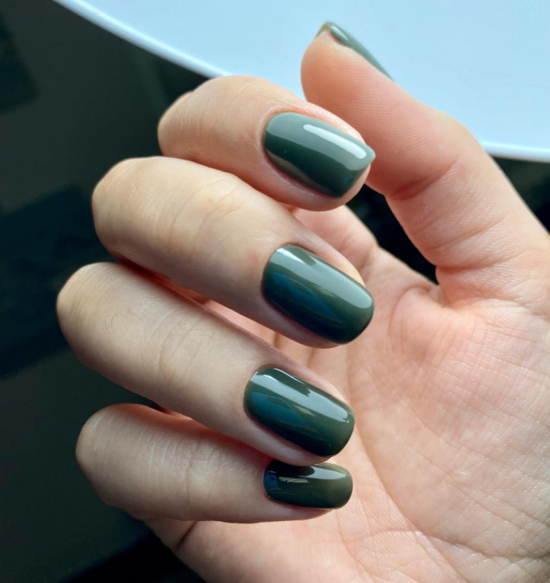 Однотонный (монохромный) маникюр green khaki, photo - Manicurist Barb Manicure