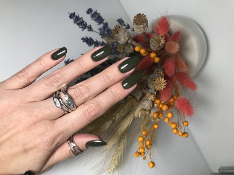 Однотонный (монохромный) маникюр green dark, photo - Manicurist Barb Manicure