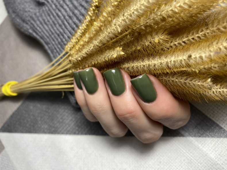 Однотонный (монохромный) маникюр green khaki, photo - Manicurist Barb Manicure