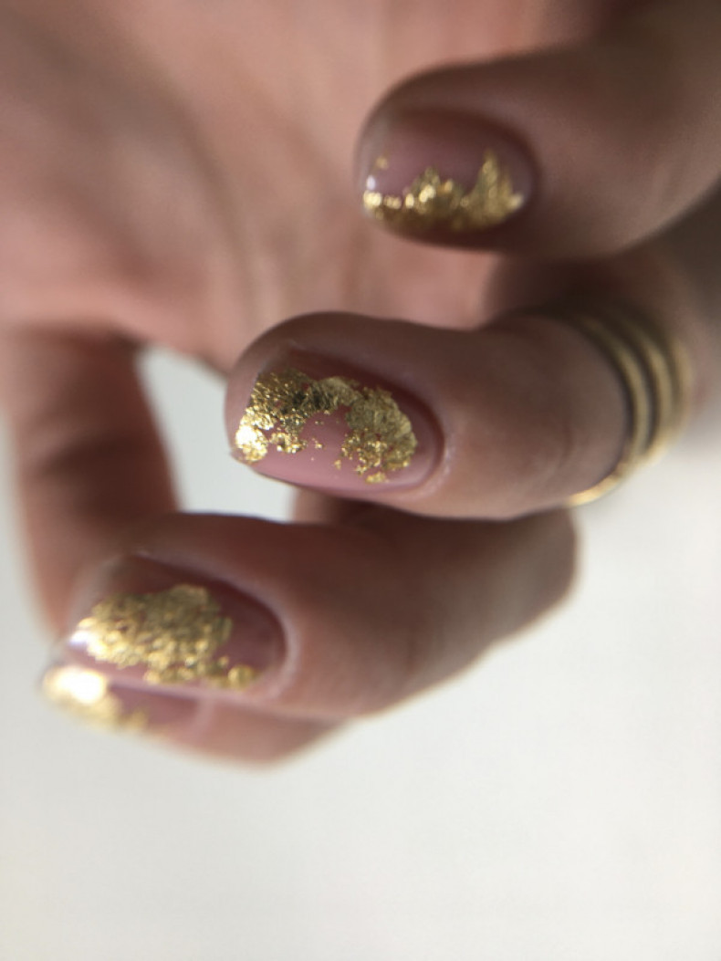 Поталь з ефектом сусального золота, нічого зайвого. Дуже сти, photo - Manicurist Barb Manicure