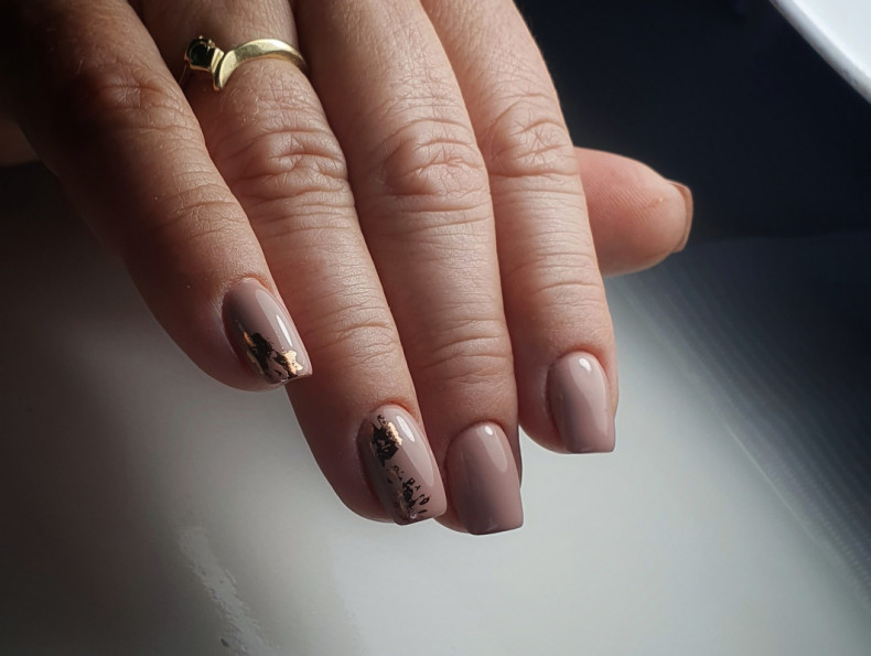 Foil coffee brown, photo - Manicurist Barb Manicure