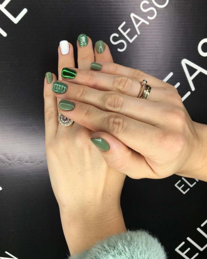 Green holographic khaki, photo - Manicurist Barb Manicure