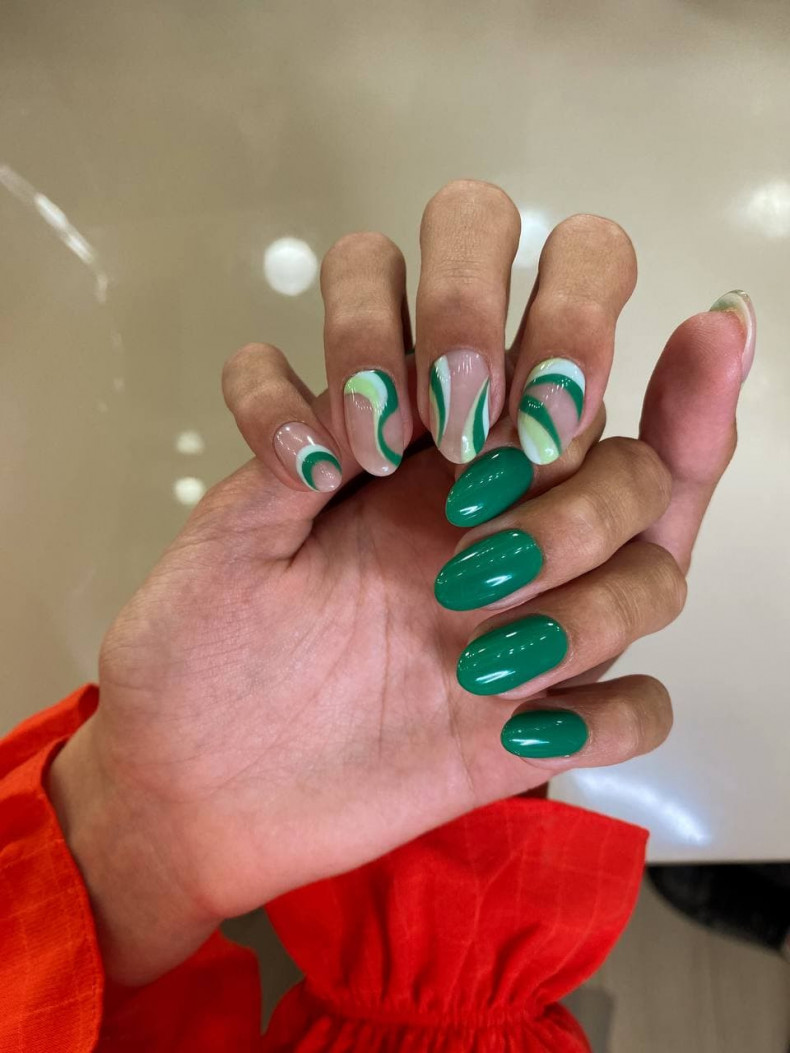 Green striped two color, photo - Manicurist Barb Manicure