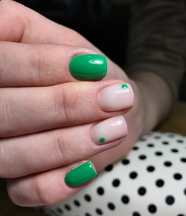 Green dotted, photo - Manicurist Barb Manicure