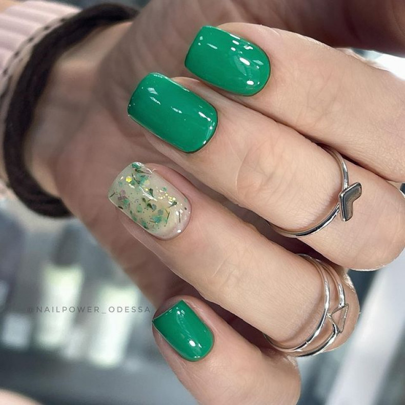 Зеленый с сухоцветами акцентом, photo - Мастер маникюра Barb Manicure