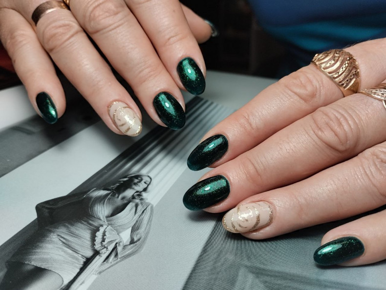 Green gold emerald, photo - Manicurist Barb Manicure