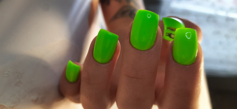 Green light manicure vibrant neon, photo - Manicurist Barb Manicure