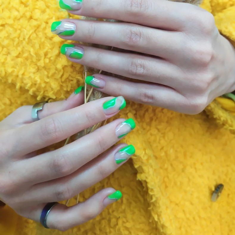 Green clear neon, photo - Manicurist Barb Manicure