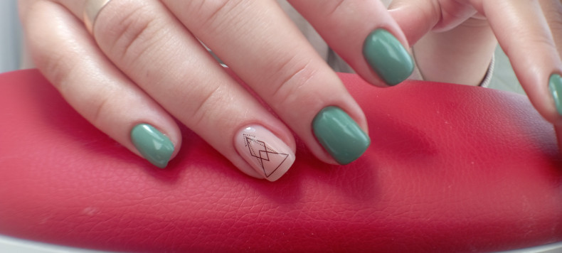 Green geometric, photo - Manicurist Barb Manicure