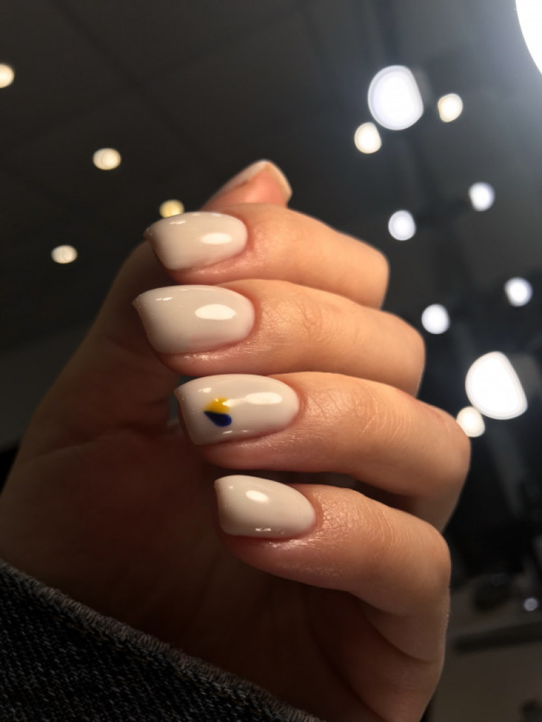 Patriotic manicure minimalist flag of ukraine, photo - Manicurist Barb Manicure