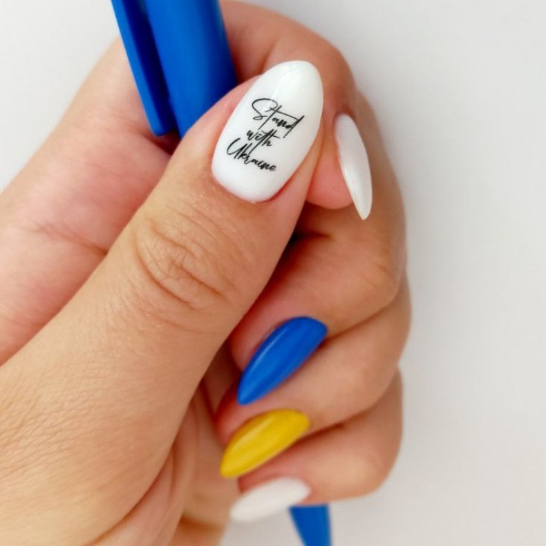 Patriotic manicure with letters, photo - Manicurist Barb Manicure