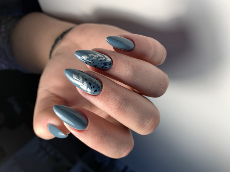 Корекція нігтів+комбі маникюр+покриття гель лаком+дизайн
?1, photo - Manicurist Barb Manicure