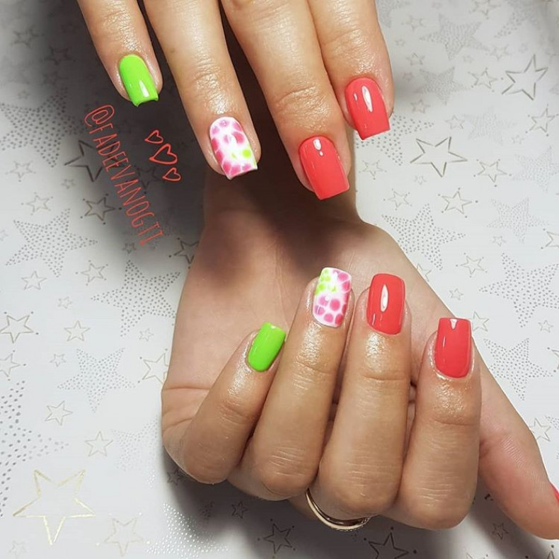 Light green manicure coral, photo - Manicurist Barb Manicure