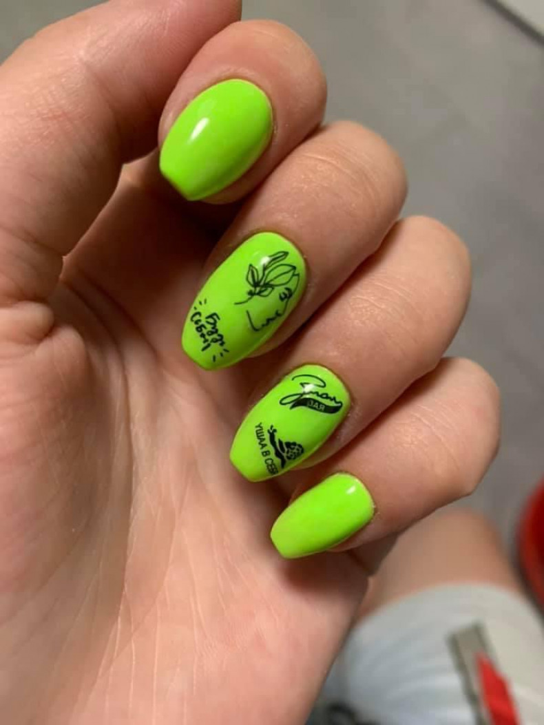 Light green manicure neon, photo - Manicurist Barb Manicure