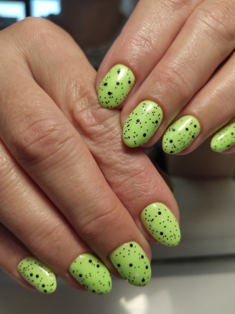 Light green manicure eggshell neon, photo - Manicurist Barb Manicure