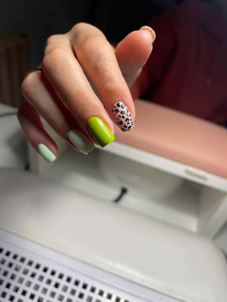 Light green manicure neon animal print, photo - Manicurist Barb Manicure