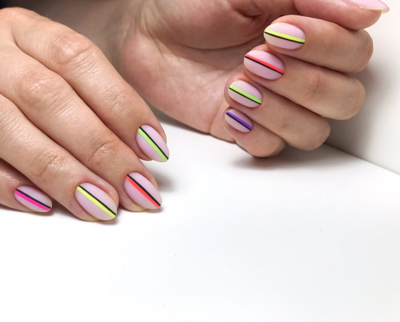 Colorful colored striped, photo - Manicurist Barb Manicure