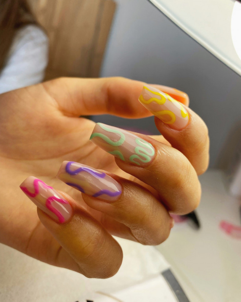 Colorful colored non-ferrous, photo - Manicurist Barb Manicure