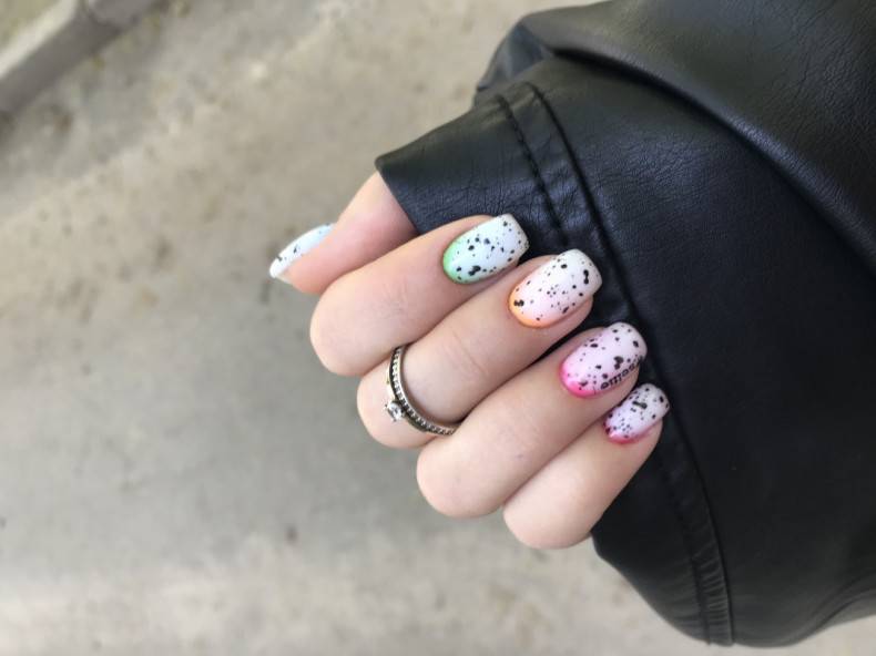 Colorful eggshell, photo - Manicurist Barb Manicure