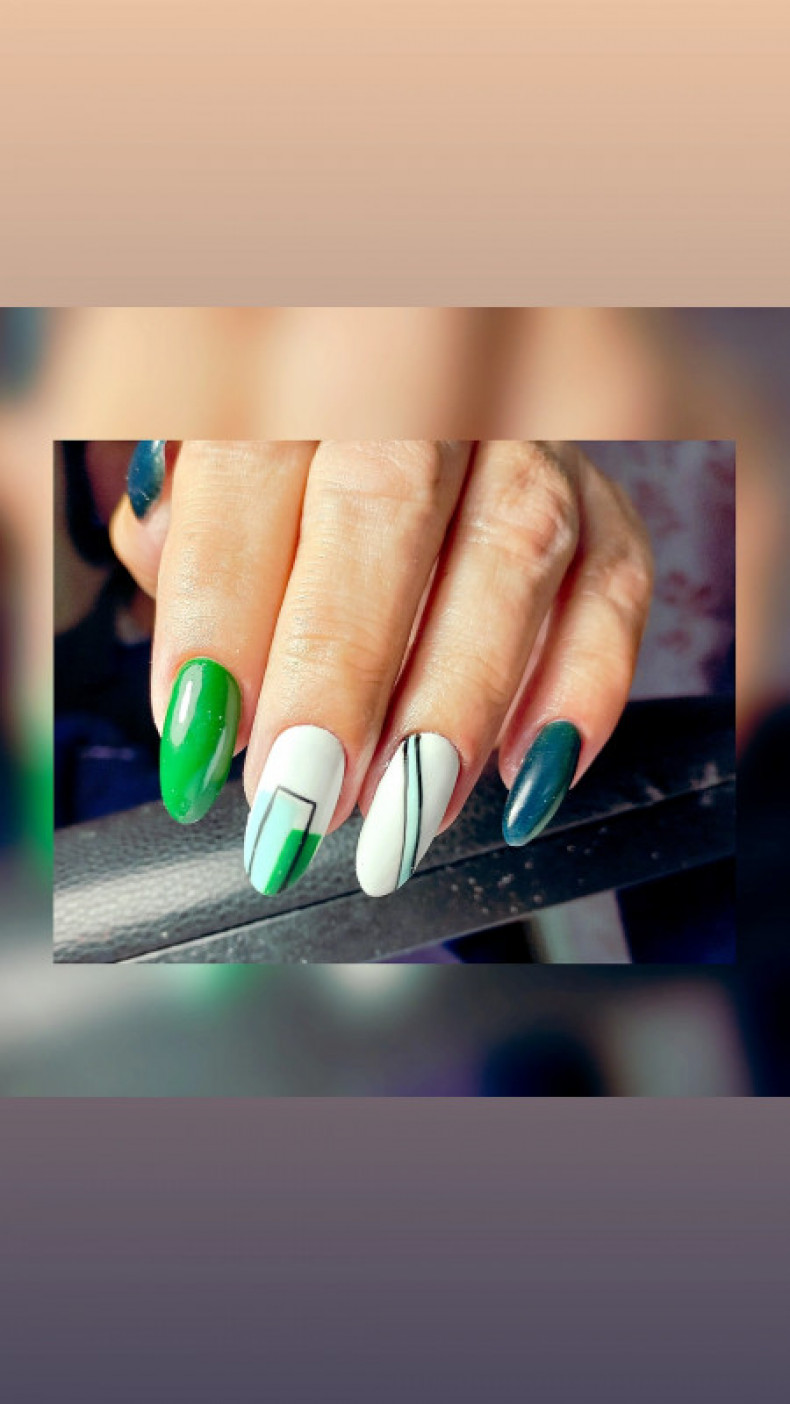 Colorful geometric oval, photo - Manicurist Barb Manicure