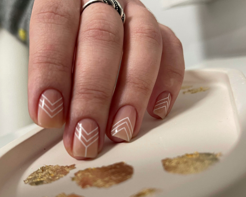 Geometric clear pattern, photo - Manicurist Barb Manicure