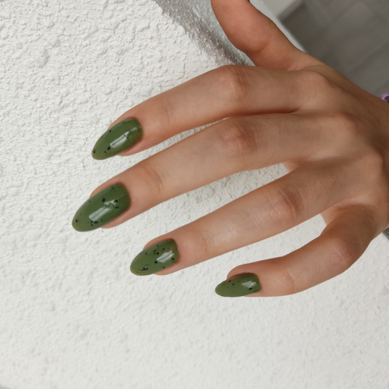 Eggshell olive, photo - Manicurist Barb Manicure