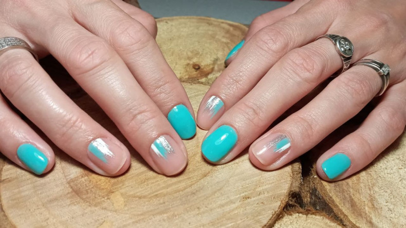 Miętowe w paski nietypowe, photo - Manicurzysta Barb Manicure