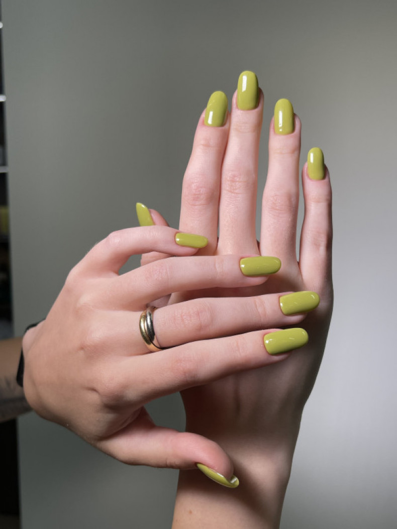 Olive manicure monochrome, photo - Manicurist Barb Manicure