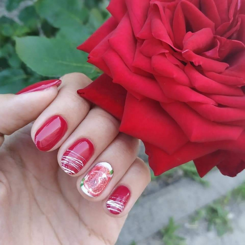 Crimson spider web fruit, photo - Manicurist Barb Manicure