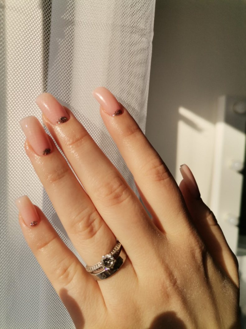 Half moon, photo - Manicurist Barb Manicure