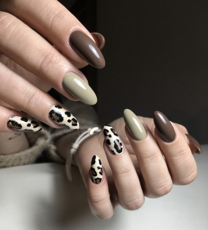 Укріплення твердим матеріалом та дизайн в техніці стемпінг.
, photo - Manicurist Barb Manicure