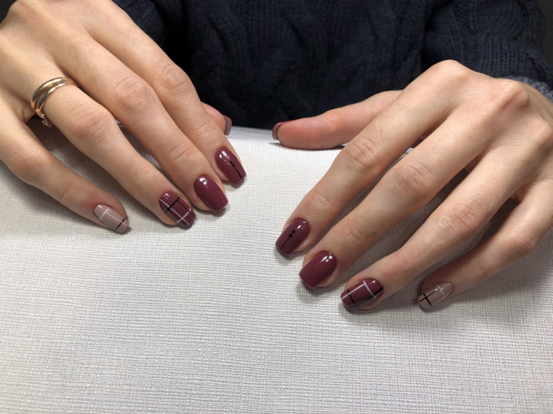 Brown dotted line on, photo - Manicurist Barb Manicure