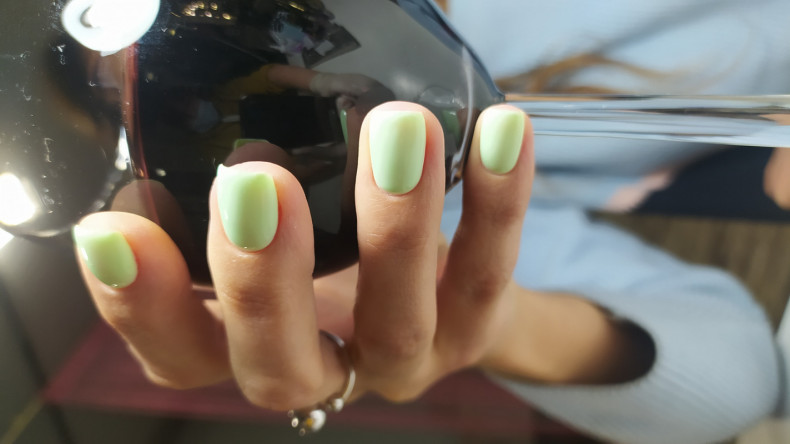 Neon, photo - Manicurist Barb Manicure