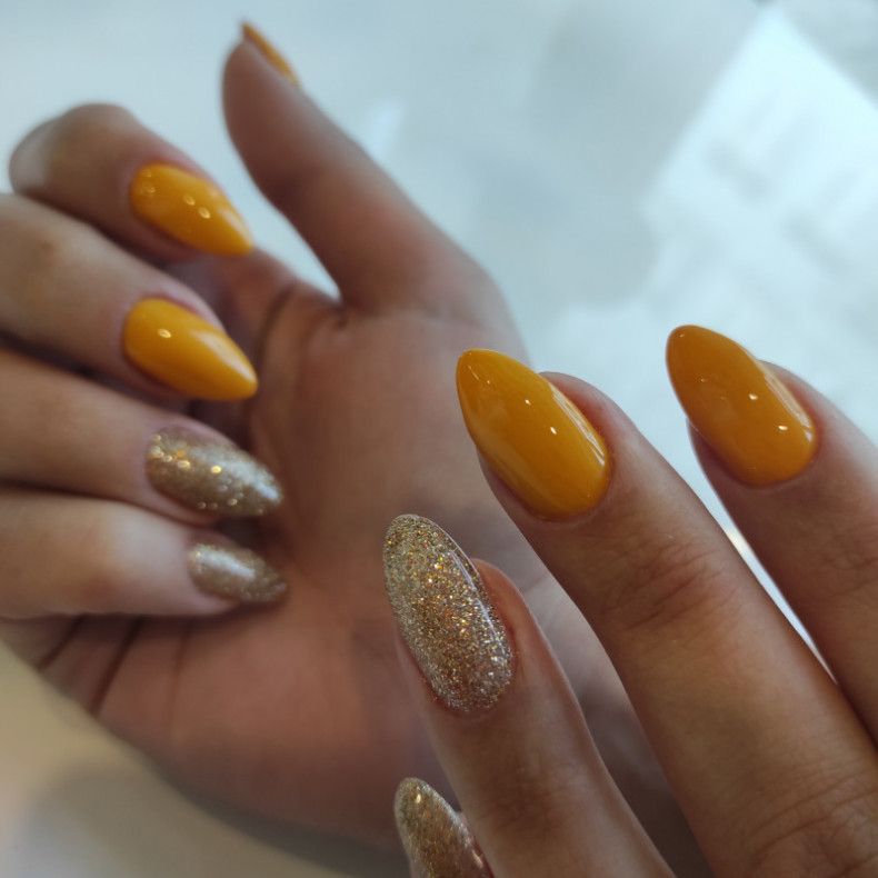 Gold polka dot, photo - Manicurist Barb Manicure