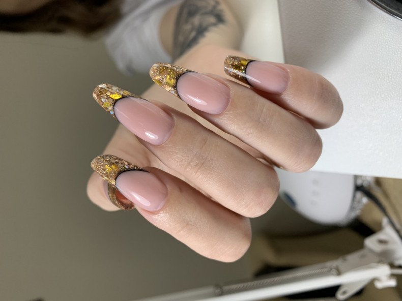 Gold aquarium festive, photo - Manicurist Barb Manicure