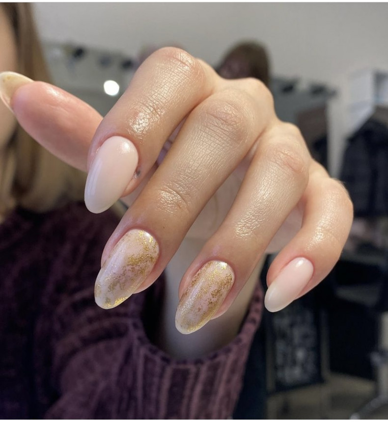  , photo - Manicurist Barb Manicure