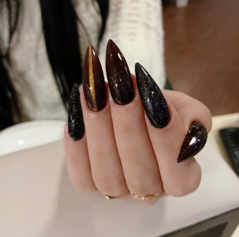 Stiletto dark shimmer, photo - Manicurist Barb Manicure